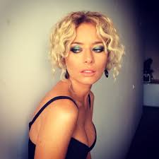 Partenera sa se numeste raluca netca si a fost dansatoarea innei, a corinei, dar si a antoniei. Laura Cosoi Primul Rol Intr Un Lungmetraj Click Mobile