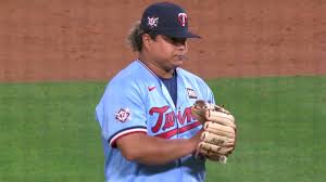 Willians astudillo, nicknamed la tortuga, is a venezuelan professional baseball utility player for the minnesota twins of major league baseb. The Legend Willians Astudillo Comes In To Pitch Fires 46 Mph Fastball Youtube
