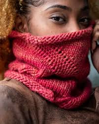 Have you ever knitted with the super soft Heritage from @CascadeYarns ? 🧦  Tell us in the comments! 💬 For all your sock projects and more, find the  complete collection of 113