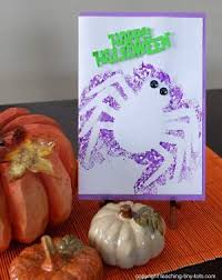 Want a creative and funny gift to make for someone who loves halloween? Halloween Card Using Sponge Painting
