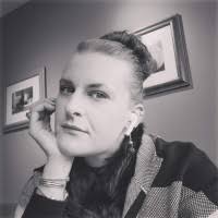 Amanda Behling's Instagram, Twitter & Facebook