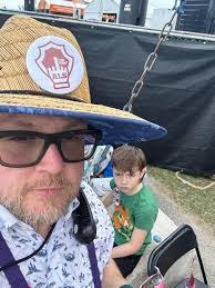 Beverly Mendes's Instagram, Twitter & Facebook