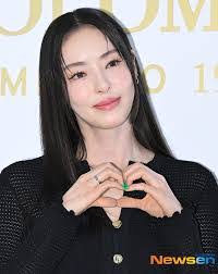 Suzy Yoon's Instagram, Twitter & Facebook