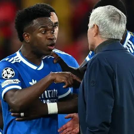 Mourinho explica defesa a Prestianni e declara apoio a Vini Jr.: &ldquo;Pode contar comigo&rdquo; | Portal R10