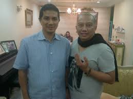 Bercakap kepada media, azwan ali menyatakan bahawa kemunculan beliau di pau adalah segak mengenakan busana jubah berwarna merah azwan berkata, dia menyimpan dendam hampir lima tahun dengan azmin ali rentetan sikapnya yang dianggap tidak menghargai jasa adik beradik. Kenapa Azwan Sokong Azmin Ali Tukanglawan