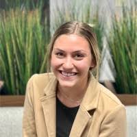 Alison Hauser's Instagram, Twitter & Facebook