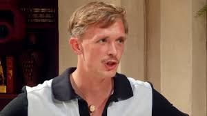 Traitors star Stephen's 'genius' trick to distract the players and it's  working a treat