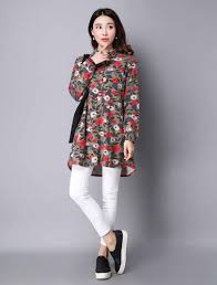 Seperti di daerah jawa banyak juga para pengerajin batik jawa yang berkembang. 10 Ide Model Baju Atasan Motif Bunga Bahan Tipis Maria Space