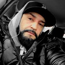 Sim, namoraria, acho beleza, homem de barba 😊🌱