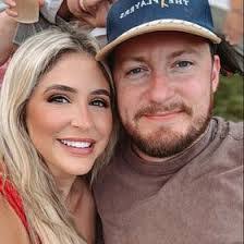 Carly Dodson's Instagram, Twitter & Facebook