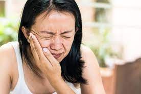 Bell's palsy adalah suatu kondisi otot wajah yang lemah atau lumpuh karena saraf terganggu, kenali gejala dan bagaimana cara menanganinya. Jangan Dianggap Remeh Bell S Palsy Sebabkan 6 Komplikasi Ini