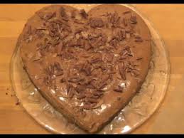 Ein köstliches dessert, das euch spielend gelingt. Mousse Au Chocolat Torte In Herzform 25x25 Cm Sallys Welt Youtube