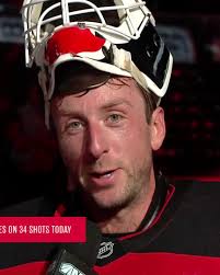 The constant internal battle of: “Coming to you in 5-4-3-2-1” Me to me:  *what do I do with my other hand* ✨ captured ✨