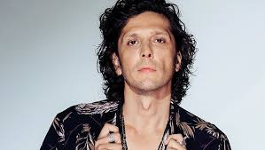 Ha esordito come frontman del gruppo la fame di camilla partecipando con. Sanremo Ermal Meta Il Mio Festival Dalla Parte Degli Invisibili La Repubblica