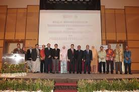 Seni dan alam sekitar hamdzun haron maharam mamat mashitoh yaacob maznah ibrahim pusat pengajian umum universiti kebangsaan hasil seni kraf dari para pedagang luar dikatakan lebih menarik minat penduduk tempatan kerana rekabentuk dan reka coraknya berasaskan motif. Pakar Upm Kaji Lanskap Dan Alam Sekitar Putrajaya Universiti Putra Malaysia