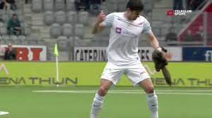 Enjoy the videos and music you love, upload original content, and share it all with friends, family, and the world on youtube. Marder Sturmt Stadion Und Beisst Fussballspieler Youtube
