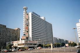 Mehrere zehntausend haushalte wechseln in berlin jährlich ihre wohnung. Datei Berliner Zeitung Alexanderplatz Berlin Jpg Wikipedia