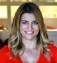 Güzel şarkıcı ebru yaşar, doğum yaptıktan sonra verdiği kilolar ile çok konuşulmuştu. Ebru Yasar Kimdir Biyografi Net Tr