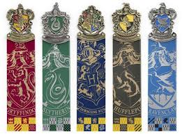 Pin By Nathaly Kelly On Ideias In 2020 Harry Potter Bookmark Harry Potter Crest Harry Potter Crafts