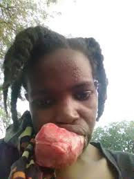 Li rele Odilia lise moun pòdepè...