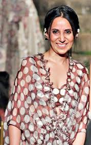 Anamika Khanna Gives Millenial Brides Some Options Telegraph India She looked striking and made every bit of the look work; anamika khanna gives millenial brides