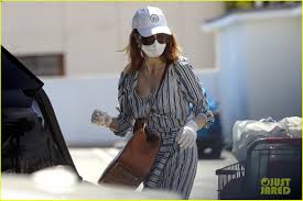 Apr 02, 2014 · jessica morales, also known as baby jessica, became famous in 1987, when she fell down a well in her aunt's backyard at 18 months old. Jessica Chastain Wears A Mask Gloves While Shopping For Baby Essentials Photo 4454729 Jessica Chastain Pictures Just Jared