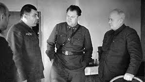 Он был одним из самых необычных военачальников в советской истории. Kto Vy Marshal Malinovskij Tajny Zagadochnogo Voenachalnika