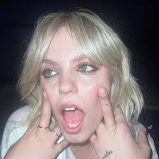 Emily Grabowski's Instagram, Twitter & Facebook