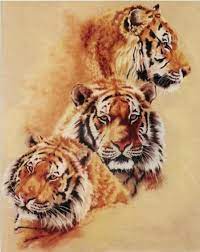 Choisissez une image qui montre le petit ensemble en mesure que vous souhaitez dessiner, comme le bébé tigre de face et assis, par exemple. Art Tigre Peinture D Animal Dessin D Animal