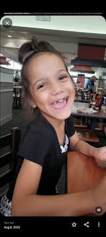 Hi neighbors! I'm giving away a bunch of free (chairs, bookshelves, décor,  etc.) in front of my office today. Everything is clean and in good shape —  just no longer needed. 3188