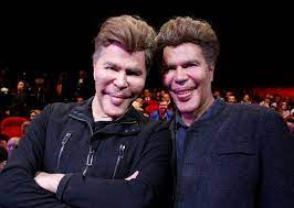 Diapo Ces Celebrites Qui Ont Un Jumeau Plus Ou Moins Ressemblant Avoir Des Jumeaux Video Musique Jumeaux