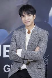 Lee seung gi debuted at as male vocalist in 2004 when he was only 17 years of age. ì´ìŠ¹ê¸° 5ë…„ë§Œ ê°€ìˆ˜ ì»´ë°± ê³ ë¯¼ê³¼ ê±±ì • ë§Žì•˜ë‹¤ ì†Œê° í•œê²½ë‹·ì»´