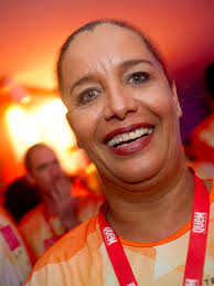 Ivete pode e deve ser dona deste Carnaval", diz Sarajane