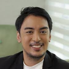 Cary Santos's Instagram, Twitter & Facebook