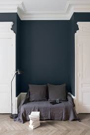 Voici 15 couleurs irrésistibles et tendance pour les transformer en un clin d'oeil ! Velours De Peinture Couleur Bleu Des Vosges Liberon