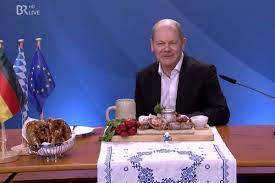 Während olaf scholz im zementwerk dem wandel von morgen nachspürt, zerlegt sich die union. Nikolaus Gradl On Twitter Olaf Scholz Mit Weiss Blauer Bayerischer Fahne Und Einem Kleinen Schlumpf Mit Rotem Herz Das Wird Ein Schoner Nockherberg21 Via Olafscholz Und Bayernspd Jetzt Live Https T Co Nm8y10qaqz Https T Co 3xdpleizvq