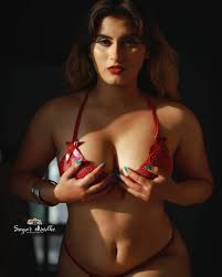 Gunnjan Aras Sizzling Pics Goes Viral Photos. - Filmibeat