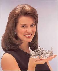 Dorothy Benham's Instagram, Twitter & Facebook