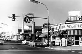 W 54th St Lyndale Ave S Minneapolis Mn Now Starbucks Bank Kowalski S Market See Boulevard Theater Minneapolis Minnesota Minneapolis Street Scenes