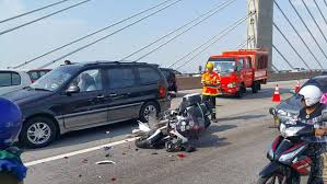 Mengambil kereta api untuk pergi dari ipoh ke pulau pinang adalah pilihan yang selamat, pantas dan cantik untuk perjalanan kampung. Penang Kini Kemalangan Atas Jambatan Pulau Pinang Petang Facebook