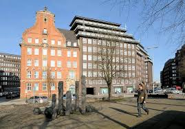 Anschrift, kontaktdaten, öffnungszeiten und faq zu bank in sternschanze (hamburg). Bildarchiv Hamburg Com Foto Platz Messberg Im Hamburger Kontorhausviertel Re Das Chilehaus Lks Die 1908 Erbaute Polizeiwache Am Klingberg Architekt Albert Erbe