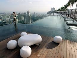 Krasse Wassermasse World S Luxury Guide Singapur Wolkenkratzer Marina Bay Sands