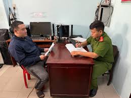TPHCM: Bắt hai anh em ruột côn đồ, đập phá đồ đạc khi đi đòi nợ