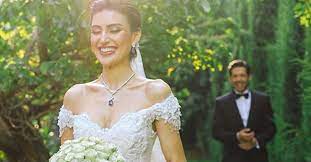 Masabaşı yalan haberler ile avukatımın ilgilendiğini ve hukuki süreci başlatacağımızı belirtir, kuru iftira atmayan, ahlaklı ve dürüst insanlara huzurlu ve mutlu bayramlar dilerim. Mert Firat In Esi Idil Firat Hamile Mi Magazin Haberleri Fiskos Haberleri