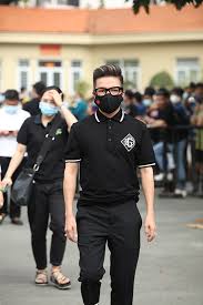 Sau ồn ào với bà nguyễn phương hằng, danh hài hoài linh chọn cách im lặng và sống ẩn dật chưa có động thái gì. Ä'am VÄ©nh HÆ°ng ThÆ°Æ¡ng Hoai Linh á»'m Váº«n Lo Tang Lá»… Ngoi Sao