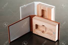 Emballage Pour Lecteurs Usb Boite Avec Cle Usb Pour Photographe Boites En Bois Avec Cle Usb Sur Fond En Bois Fonce Banque D Images Et Photos Libres De Droits Image 62890234 Les boîtes et les caisses en bois donneront un côté naturel et authentique à la décoration de votre maison. emballage pour lecteurs usb boite avec cle usb pour photographe boites en bois avec cle usb sur fond en bois fonce