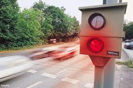 Speedometer of the police measures the speed of road users on february 27, 2018 in berlin, germany. Blitzer Verzweifelter 18 Jahriger Schmeisst Radarfalle In See Autobild De