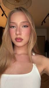 Amelia Whyte's Instagram, Twitter & Facebook