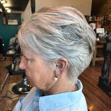 Acconciature sposa per capelli lunghi. 50 Acconciature Piu Belle Per Le Donne Oltre I 70 Anni Capellidistile It