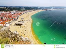Лучшие места для отдыха на океане. Plyazh Nazare I Okean V Portugalii Stokovoe Foto Izobrazhenie Naschityvayushej Marina Gorod 97851190